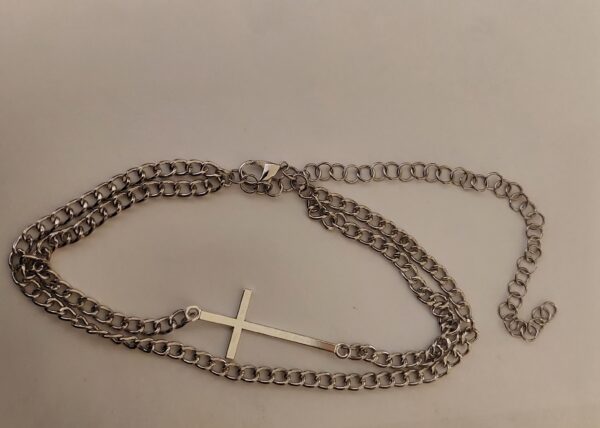 Crucifix Elegance Choker – Srebrni choker sa horizontalnim krstom