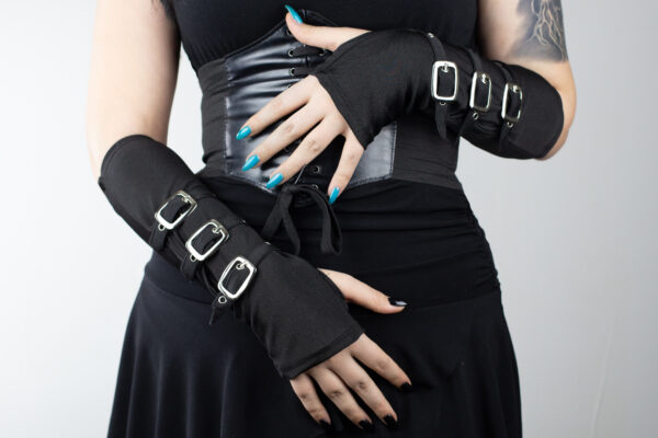 Iron Grip Gloves – Crne gothic rukavice sa kopčama - Image 2