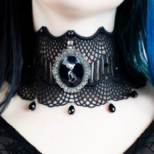 Widow's Cat Choker