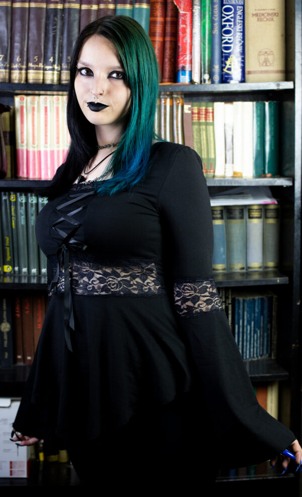 Majica sa pertlama - Black Rose Scholar Blouse